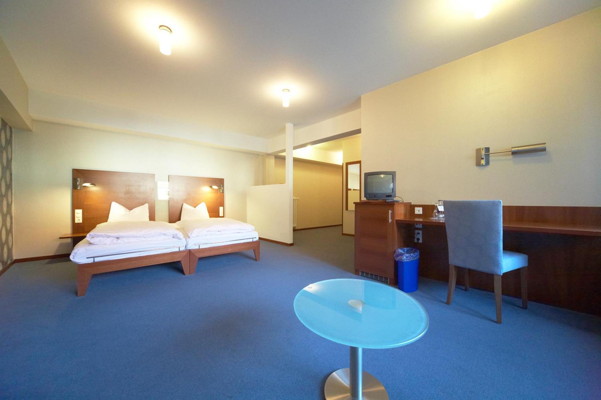 Landhotel Zum Schwanen Mit Restaurant Mona Liza Osthofen Εξωτερικό φωτογραφία
