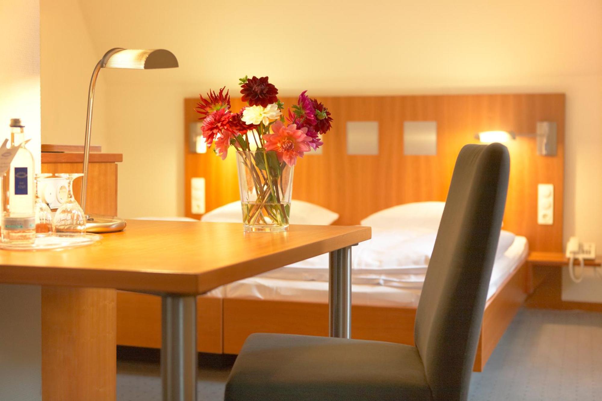 Landhotel Zum Schwanen Mit Restaurant Mona Liza Osthofen Εξωτερικό φωτογραφία